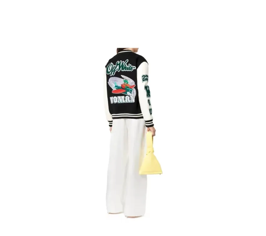 ♻️💯Reference model picture for the upper body❤️Top tested version off white Heavy embroidery patchwork leather high temperature hot crystal diamond baseball uniform male and female couple star same style (⚠ Original button molding and customization, patch embroidery and color matching) Original packaging and original label🔍 Full set of accessories customized, packaging elevators are purchased from the original factory, all hardware parts are molded and customized, and the fabric color components are restored one to one The fabric is made of 65% wool, 15% natural silk, 10% spandex and 10% velvet, mixed and custom-woven. The total weight is more than 900 grams! And the most important thing is its color fastness, it will never fade! -The embroidery uses an imported towel embroidery machine. Each pattern is first embroidered on the fabric, and then engraved with an infrared laser, and then fixed with a sewing machine. The whole garment is labeled in many places, one is flat embroidered, and the large pattern on the back is directly embroidered on it. This dress has 4 different embroidery techniques⚠ -The sleeves are all made of two-layer pebbled fabric, which is processed, shaped, colored, washed, and the texture retains the original grain structure! Thick, plump and round! -The processing technology is extremely complex, the pieces are neatly spliced ​​and aligned, and the entire garment has precise wiring density. Gender-neutral style. Loose version. Self-conscious quality control. Details determine success or failure. Size: S M L XL P: 680